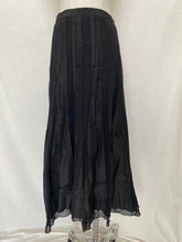Load image into Gallery viewer, Lisa Law skirt: Size 10
