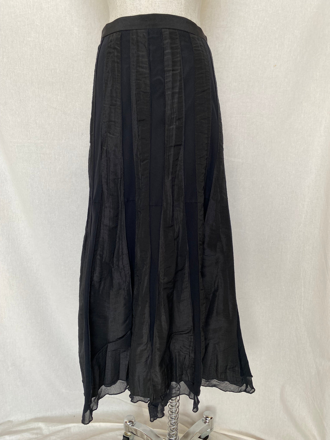 Lisa Law skirt: Size 10