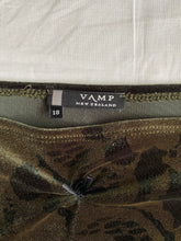 Load image into Gallery viewer, Vamp top: Size 14
