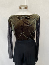 Load image into Gallery viewer, Vamp top: Size 14
