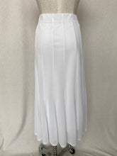 Load image into Gallery viewer, Youlim skirt: Size XL
