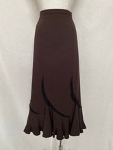 Load image into Gallery viewer, Cachet skirt: Size 14
