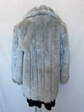 Cargar imagen en el visor de la galería, B.Y coat: Size 12
