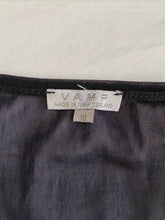 Load image into Gallery viewer, Vamp cardigan: Size 10
