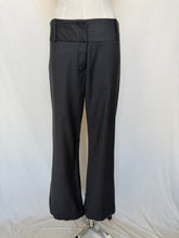 Load image into Gallery viewer, Cue pants: Size 8
