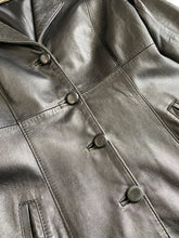 Load image into Gallery viewer, Venetti leather jacket: Size L
