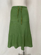 Load image into Gallery viewer, Essentials skirt: Size 18
