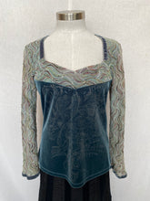 Load image into Gallery viewer, Vamp top: Size 12

