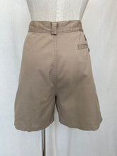 Load image into Gallery viewer, Donovan shorts: Size 36
