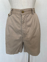 Load image into Gallery viewer, Donovan shorts: Size 36
