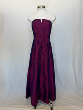 Load image into Gallery viewer, Staxs dress: Size 10
