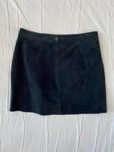 Lade das Bild in den Galerie-Viewer, Genuine leather skirt: Size 12
