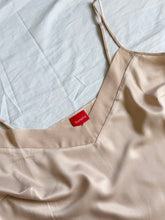 Lade das Bild in den Galerie-Viewer, Triumph dress: Size 18
