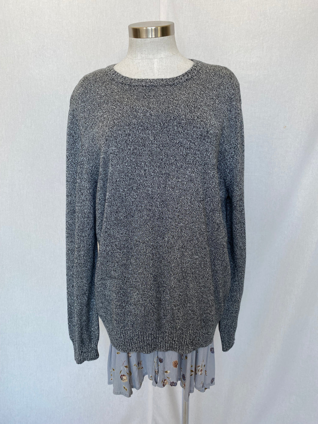 Vanishing jumper: Size XL