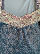 Load image into Gallery viewer, Vamp top: Size 12
