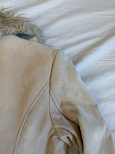 Load image into Gallery viewer, Spiral coat: Size 8
