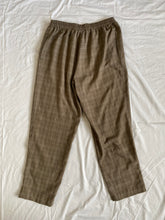 गैलरी व्यूवर में इमेज लोड करें, Chequer Club pants: Size 16
