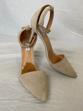 Load image into Gallery viewer, LA Tribe heels: Size 41
