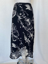 Load image into Gallery viewer, Ella J skirt: Size 14
