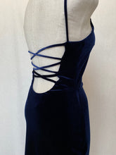 Load image into Gallery viewer, Velvet dress: Size XS

