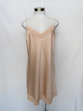 Lade das Bild in den Galerie-Viewer, Triumph dress: Size 18

