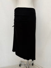 Lade das Bild in den Galerie-Viewer, Morgan Spencer skirt: Size 12
