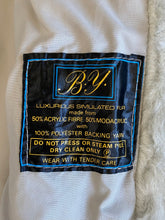 Cargar imagen en el visor de la galería, B.Y coat: Size 12
