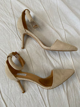 Load image into Gallery viewer, LA Tribe heels: Size 41
