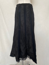 Load image into Gallery viewer, Lisa Law skirt: Size 10
