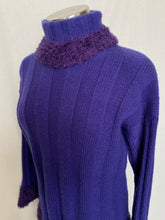 Load image into Gallery viewer, Handmade jumper: Size M
