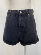 Load image into Gallery viewer, Rolla’s shorts: Size 9/27
