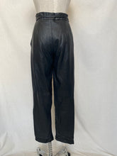 Lade das Bild in den Galerie-Viewer, Leather pants: Size 12
