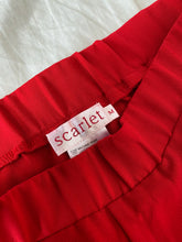 गैलरी व्यूवर में इमेज लोड करें, Scarlet pants: Size M
