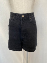 Load image into Gallery viewer, Dr Denim shorts: Size 31 / 12
