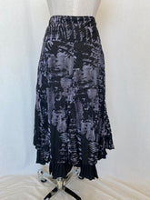 将图片加载到图库查看器，Ella J skirt: Size 10
