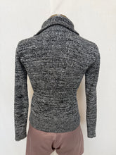 Load image into Gallery viewer, Sweater top: Size S
