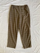 गैलरी व्यूवर में इमेज लोड करें, Chequer Club pants: Size 16
