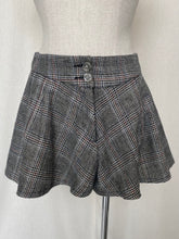 Load image into Gallery viewer, Lonely Hearts May shorts: Size 8
