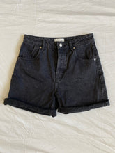 Load image into Gallery viewer, Rolla’s shorts: Size 9/27
