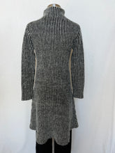 Load image into Gallery viewer, Marilyn Seyb cardigan: Size 10
