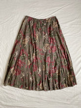 Load image into Gallery viewer, Floral skirt: Size 10-12

