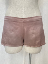 Lade das Bild in den Galerie-Viewer, Elle MacPherson shorts: Size L
