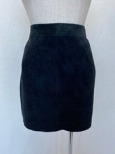 Lade das Bild in den Galerie-Viewer, Genuine leather skirt: Size 12
