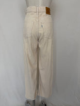 Load image into Gallery viewer, Levis pants: Size 25
