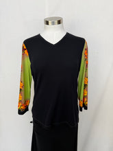 Load image into Gallery viewer, Macjays top: Size 14

