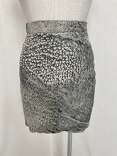 Lade das Bild in den Galerie-Viewer, Leather skirt: Size XS
