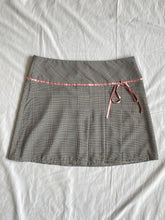 Load image into Gallery viewer, Y2k Pagani skirt: Size 10
