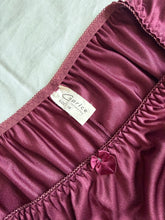 Load image into Gallery viewer, Caprice skirt: Size 16
