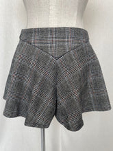 Load image into Gallery viewer, Lonely Hearts May shorts: Size 8
