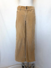 Load image into Gallery viewer, Jeans West pants: Size 10
